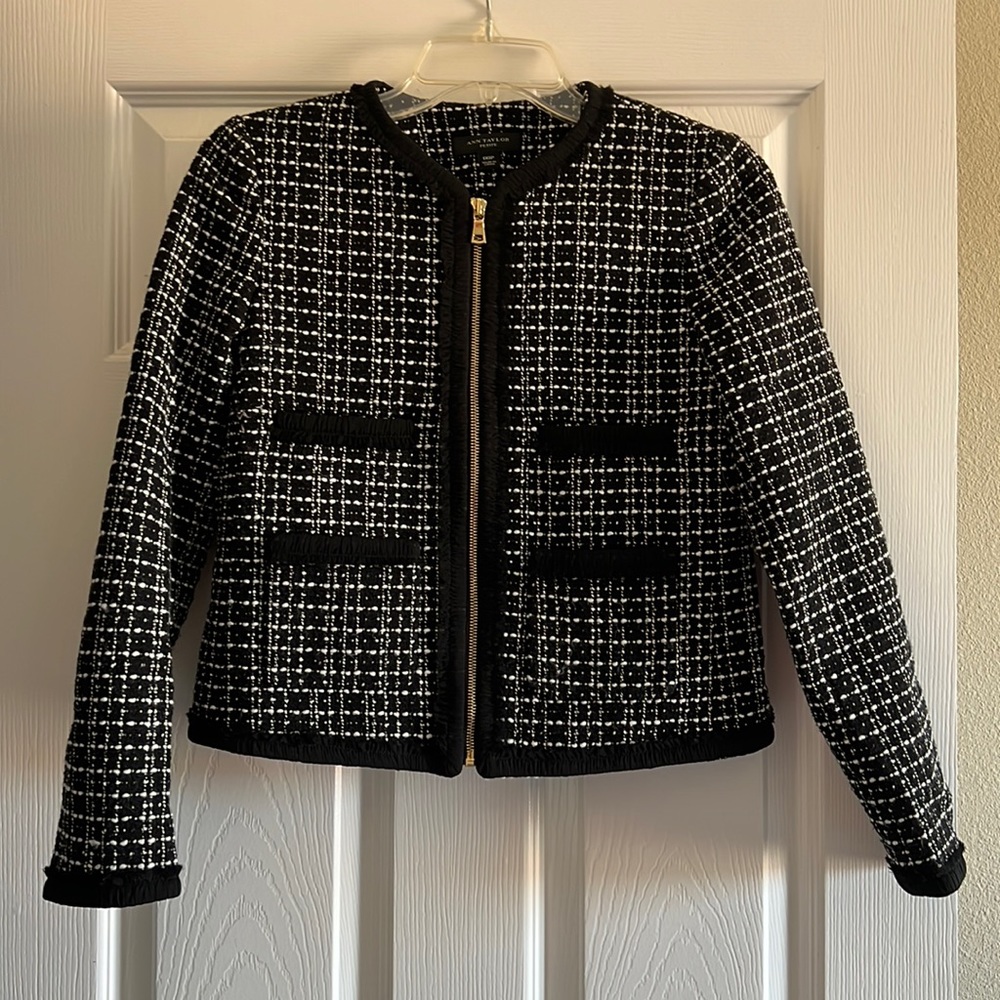 Ann Taylor black and white tweed cropped jacket 00P